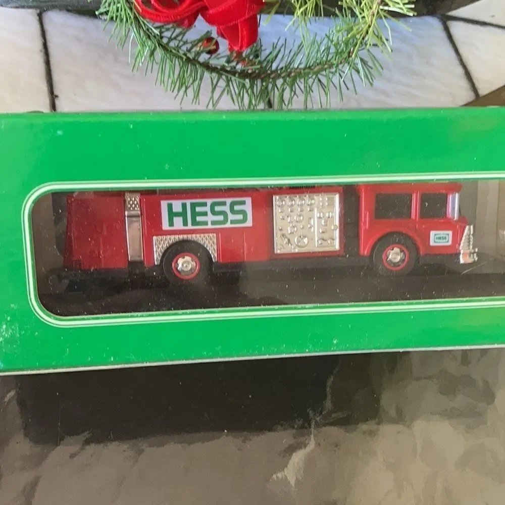 1999 Hess Fire Truck NIB
